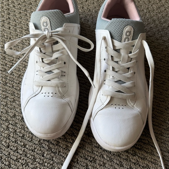On The Rodger Advantage Tennis sneaker, 8.5 good condition - Picture 1 of 5